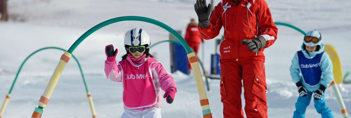 Club Med Valmorel, en France - Image d'un cours de ski pour enfant