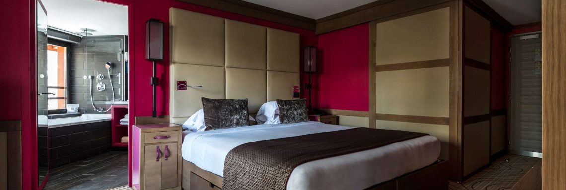 Club Med Valmorel, en France - Vue intérieure d'une chambre avec lit double