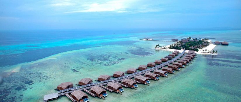 Club Med Villas de Finolhu, aux Maldives - vue aérienne des villas sur pilotis 