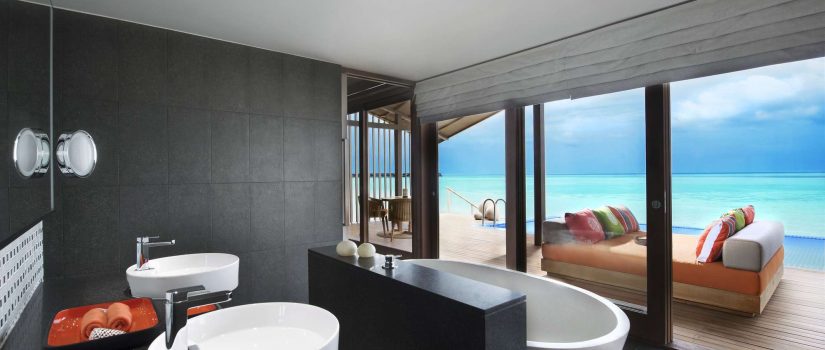 Club Med Villas de Finolhu, aux Maldives - Intérieur d'une salle de bain avec vue panoramique sur l'Océan