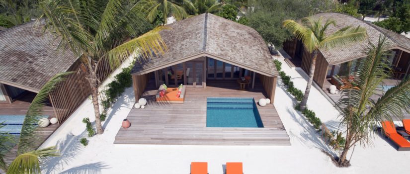 Club Med Kani, aux Maldives - Vue aérienne d'une terrasse privée avec piscine. 