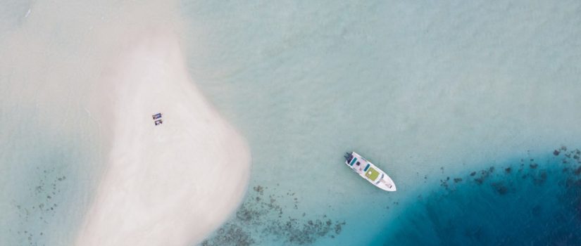 Club Med Kani, aux Maldives - L'Océan indien et le complexe en vue aérienne très éloignées. 