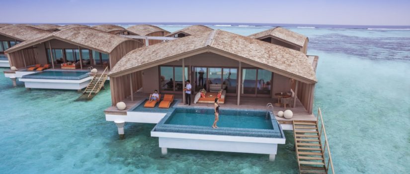 Club Med Kani, aux Maldives - Vue d'une piscine privée disponible avec l'hébergement de villas sur pilotis. 