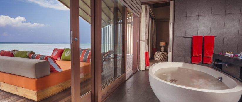 Club Med Kani, aux Maldives - Salle de bain à air ouverte et vue panoramique 