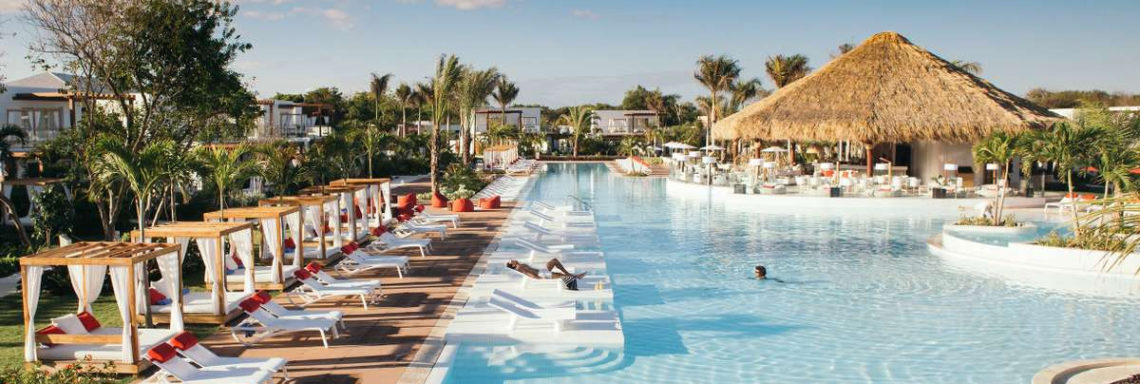 Club Med Punta Cana, en République Dominicaine -  Vue en hauteur de la piscine disponible dans le jardin zen