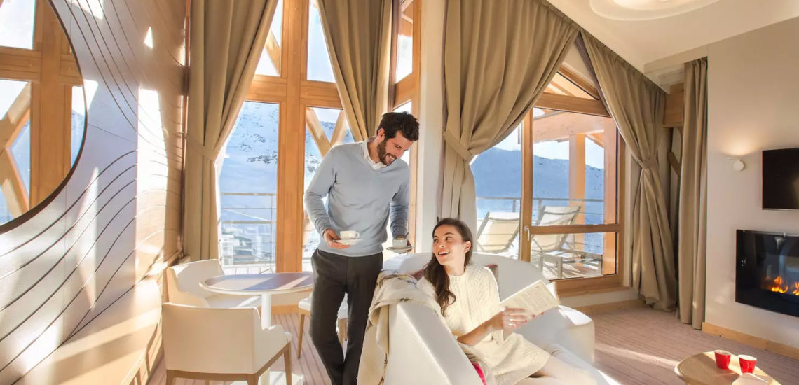 Club Med Val Thorens Sensations, France - Photo d'un couple à l'intérieur d'une suite 